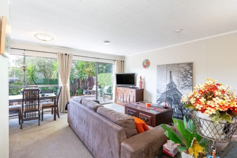 Photo of property in 4/109a Te Atatu Road, Te Atatu South, Auckland, 0610