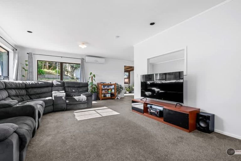 Photo of property in 112 Norana Road, Timberlea, Upper Hutt, 5018