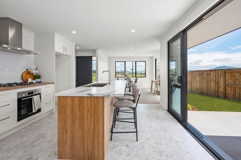 Photo of property in 44 Kohekohe Drive, Owhata, Rotorua, 3010