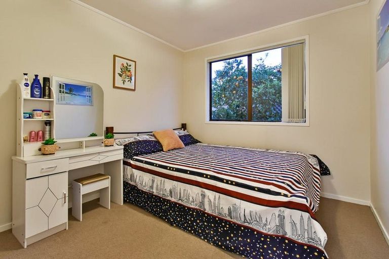Photo of property in 2/12 Taitimu Drive, Weymouth, Auckland, 2103