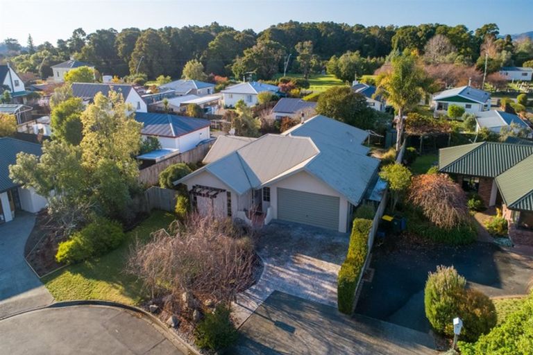 Photo of property in 12 Stagg Place, Brightwater, 7022