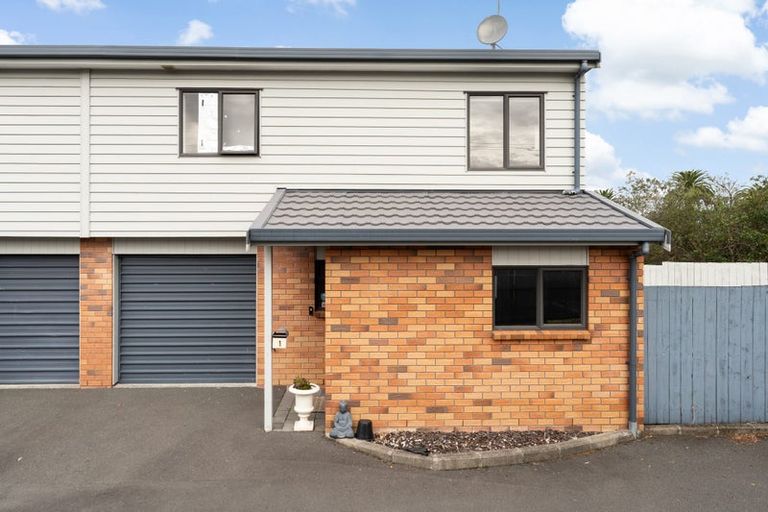 Photo of property in 1/36 West Coast Road, Glen Eden, Auckland, 0602