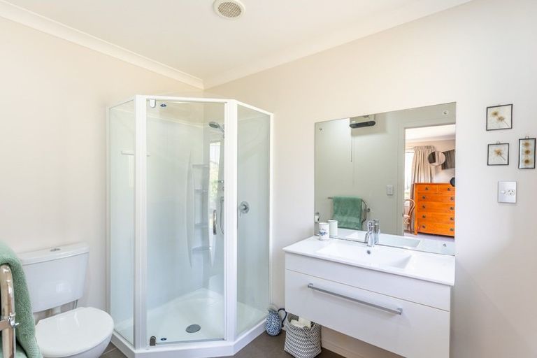 Photo of property in 12 Aotea Drive, Aotea, Porirua, 5024