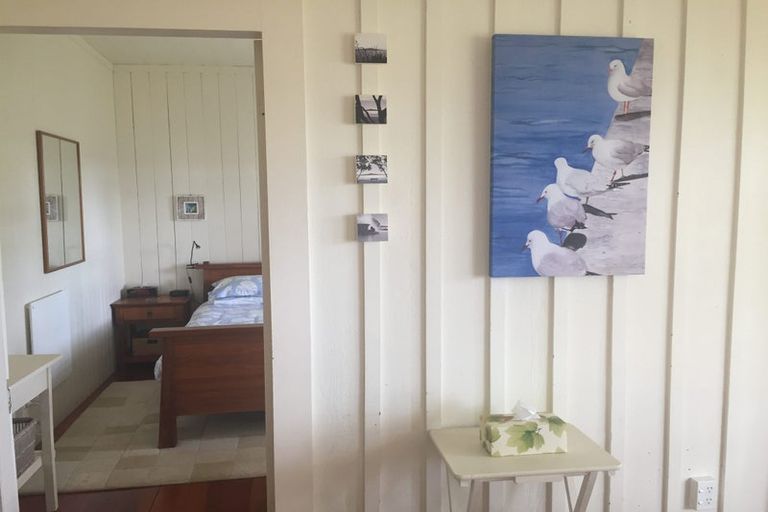 Photo of property in 27 Bournemouth Terrace, Murrays Bay, Auckland, 0630