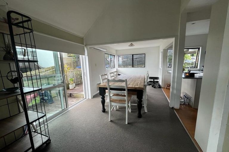 Photo of property in 34 Ellesmere Crescent, Pakuranga Heights, Auckland, 2010