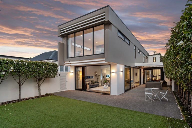 Photo of property in 48 Office Road, Merivale, Christchurch, 8014