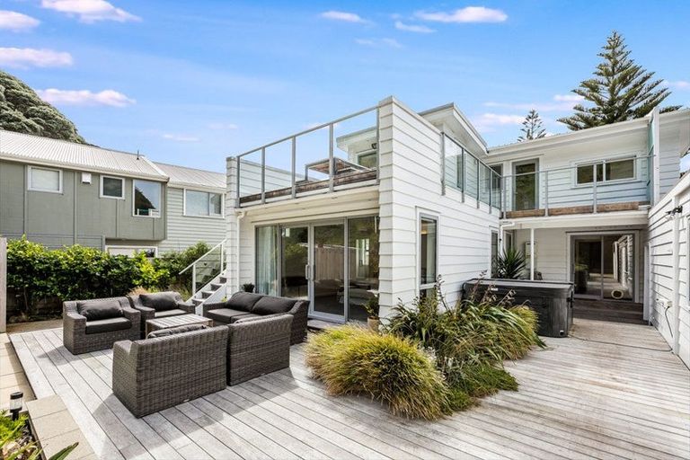 Photo of property in 185 Breaker Bay Road, Breaker Bay, Wellington, 6022