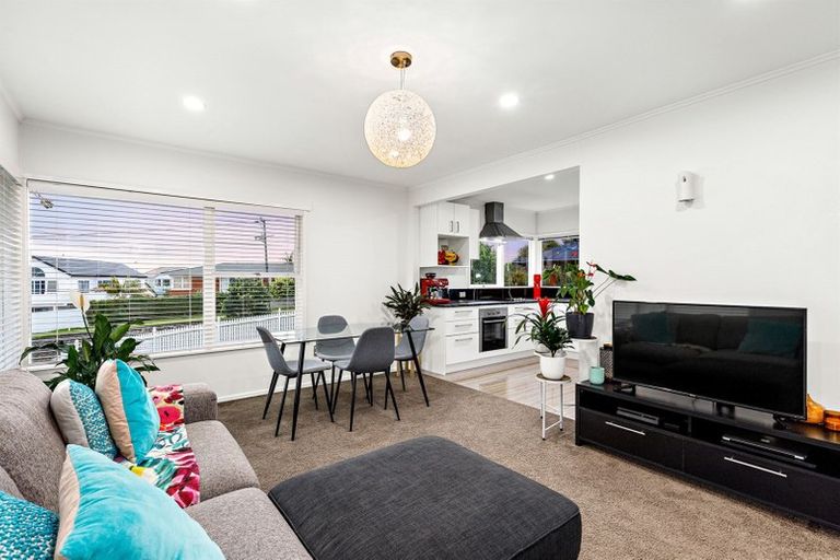 Photo of property in 1/21 East Coast Road, Milford, Auckland, 0620