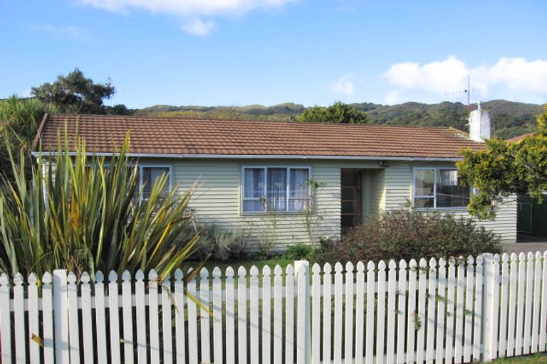 Photo of property in 49 Main Road, Wainuiomata, Lower Hutt, 5014