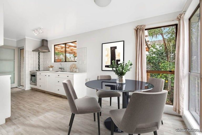 Photo of property in 19 Benita Place, Sunnyvale, Auckland, 0612