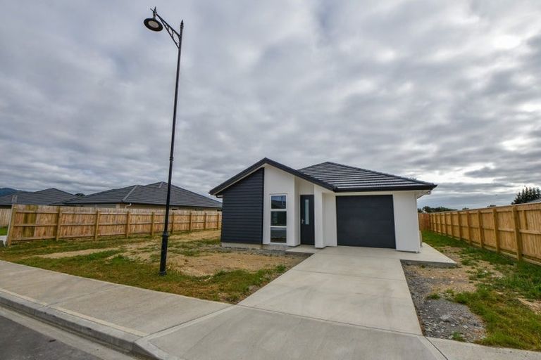 Photo of property in 14 Kakariki Crescent, Carterton, 5713