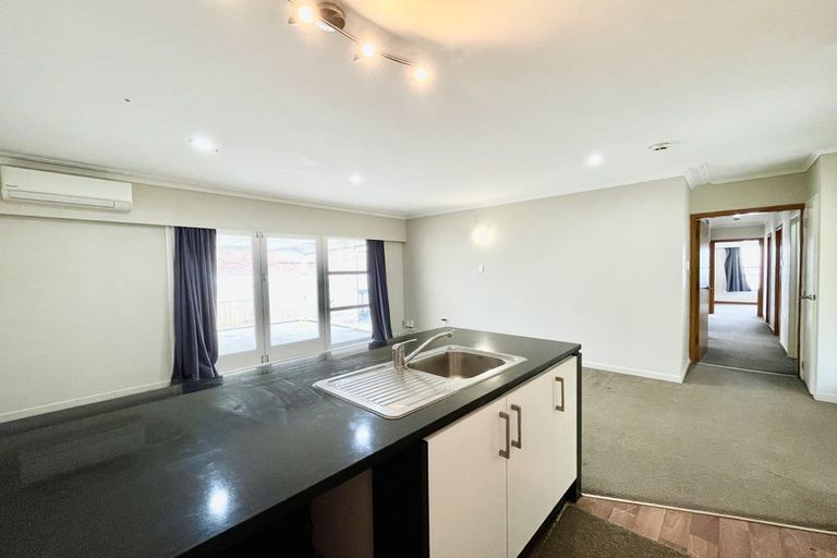 Photo of property in 304 Te Atatu Road, Te Atatu South, Auckland, 0610