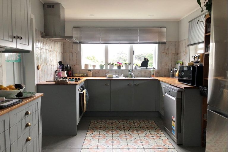 Photo of property in 2 Blacks Road, Greenhithe, Auckland, 0632