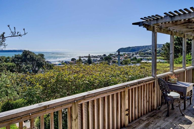 Photo of property in 20 Grays Road, Plimmerton, Porirua, 5026