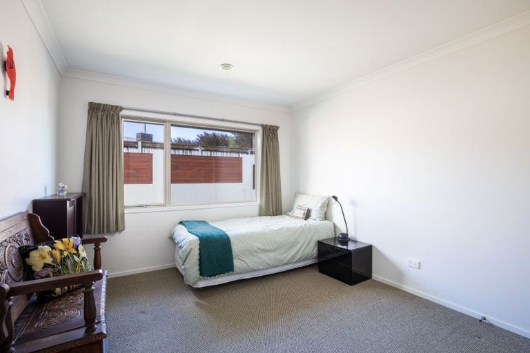 Photo of property in 12 Montrose Place, Highlands Park, New Plymouth, 4312