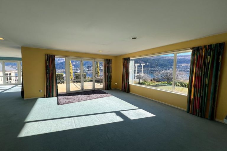 Photo of property in 2 Garland Terrace, Kelvin Heights, Queenstown, 9300