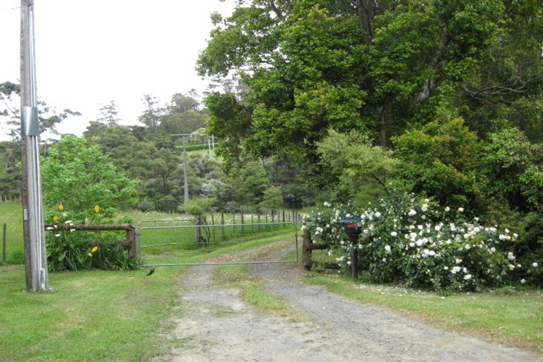 Photo of property in 175 Kauri Crescent, Waimauku, Kumeu, 0891