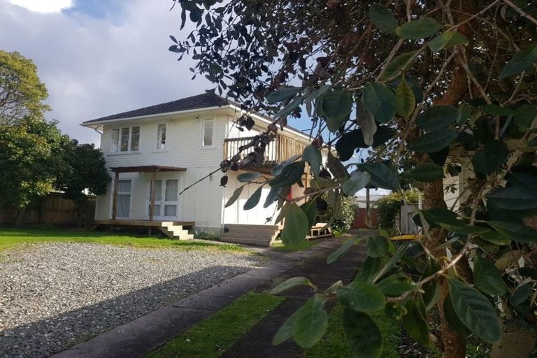 Photo of property in 42 Durham Street, Te Atatu Peninsula, Auckland, 0610