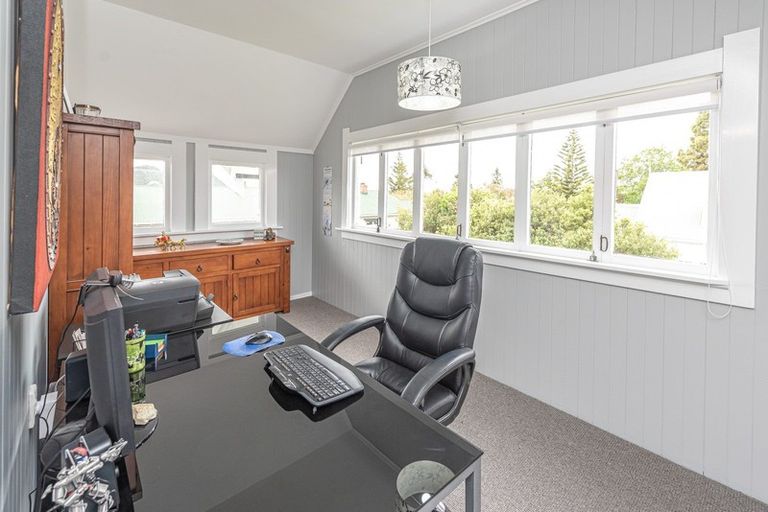 Photo of property in 12 Parsons Street, Saint Johns Hill, Whanganui, 4501