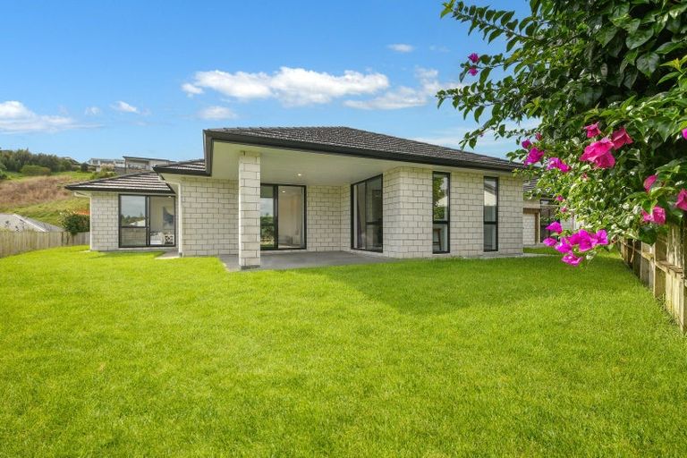 Photo of property in 11 Caldera Crescent, Pyes Pa, Tauranga, 3112