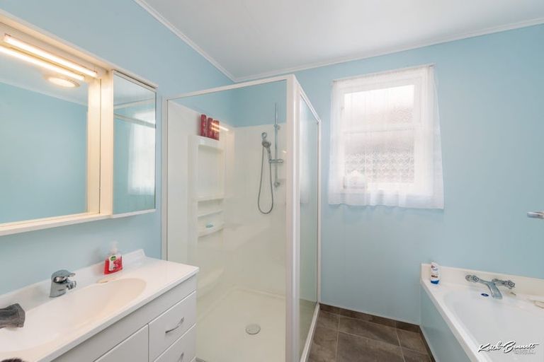 Photo of property in 3 Lowry Crescent, Stokes Valley, Lower Hutt, 5019