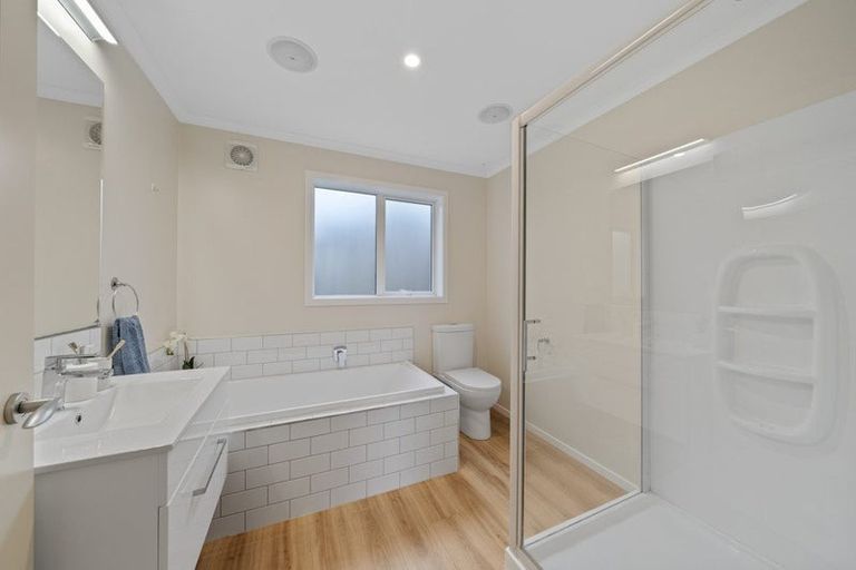 Photo of property in 49a Raroa Terrace, Tawa, Wellington, 5028