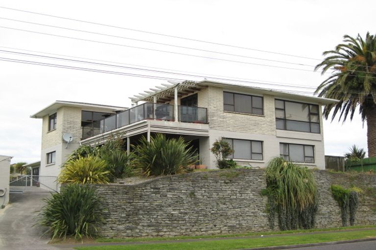 Photo of property in 11 Whiteley Street, Moturoa, New Plymouth, 4310