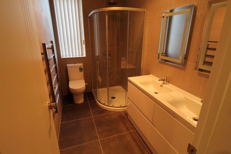 Photo of property in 17 Grove Way, Riverhead, 0820