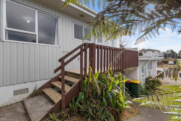 Photo of property in 7 Fairview Place, Westown, New Plymouth, 4310