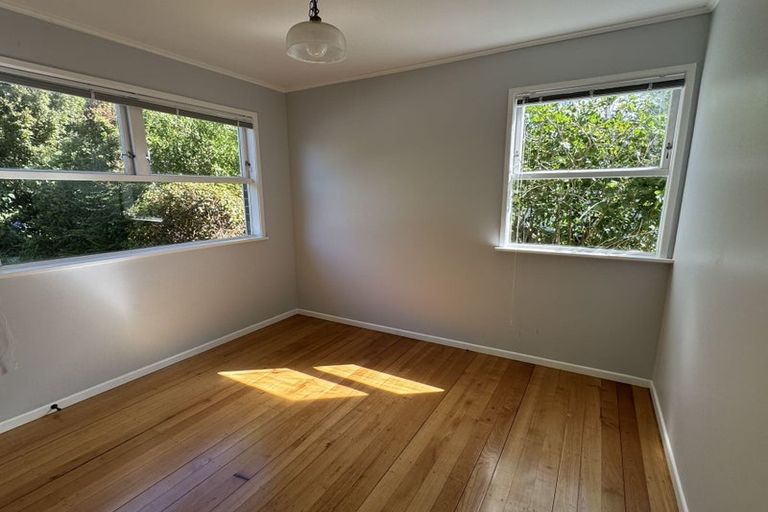 Photo of property in 77 Avonleigh Road, Green Bay, Auckland, 0604