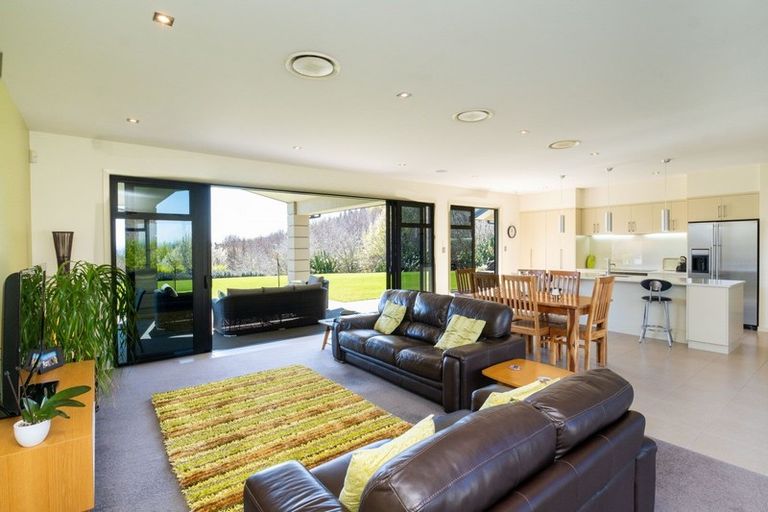 Photo of property in 44 Tauroa Valley Road, Havelock North, 4130