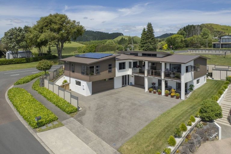 Photo of property in 1 Holcombrooke Lane, Welcome Bay, Tauranga, 3175