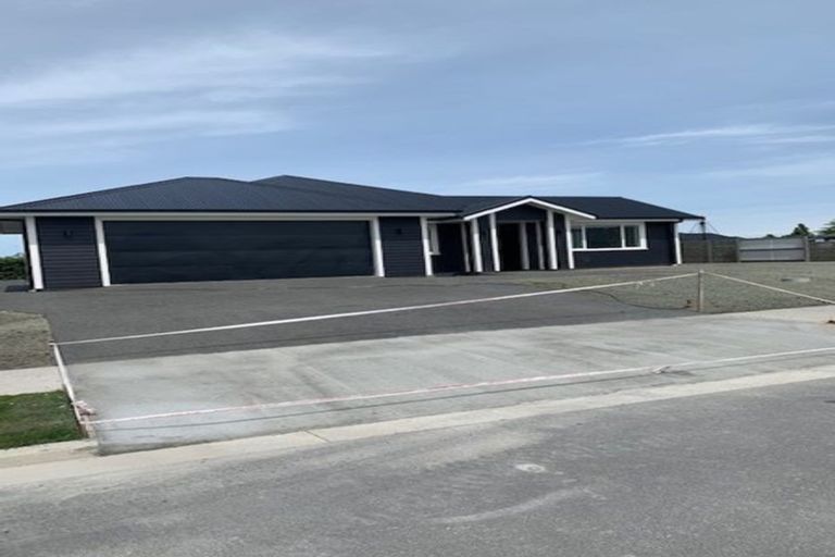 Photo of property in 52 Watkins Drive, Rangiora, 7400