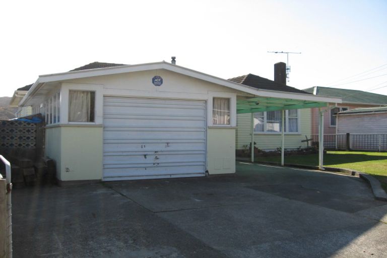 Photo of property in 19 Ruthven Road, Wainuiomata, Lower Hutt, 5014