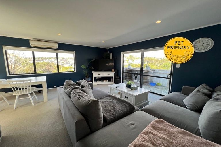 Photo of property in 1/3 Fernlea Rise, Bayview, Auckland, 0629