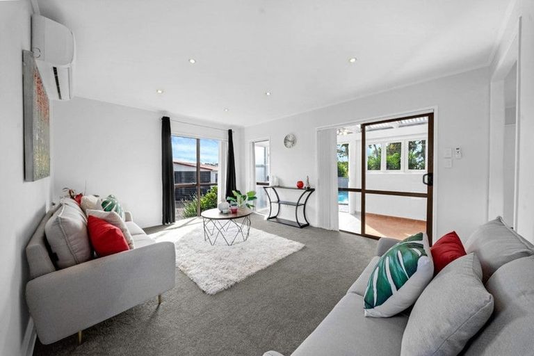 Photo of property in 59 West Harbour Drive, West Harbour, Auckland, 0618