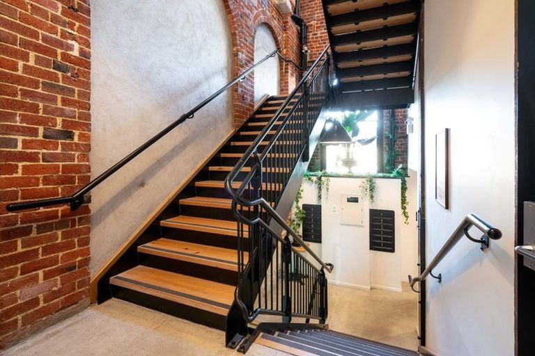 Photo of property in 3/5 Jetty Street, Dunedin Central, Dunedin, 9016