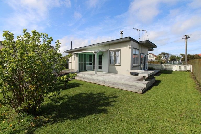 Photo of property in 27 Roore Street, Foxton Beach, Foxton, 4815