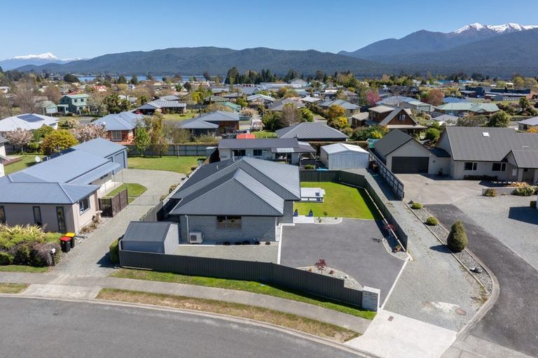 Photo of property in 22a Lawson Burrows Crescent, Te Anau, 9600