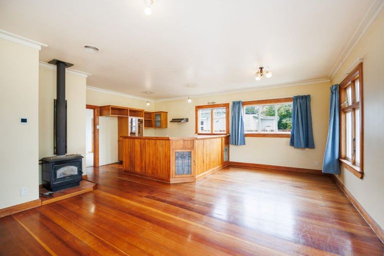 Photo of property in 33 Kingswood Street, Takaro, Palmerston North, 4412