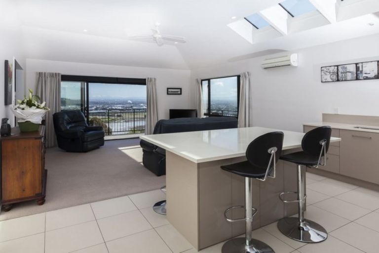 Photo of property in 106 Cannon Hill Crescent, Mount Pleasant, Christchurch, 8081