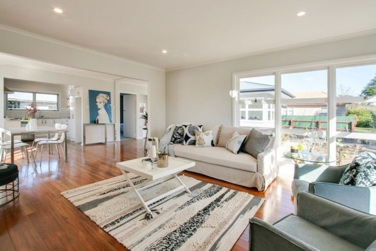 Photo of property in 12 Flanders Avenue, Onekawa, Napier, 4110