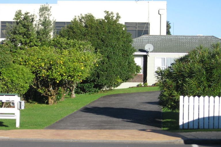 Photo of property in 2/22 Moana Avenue, Orewa, 0931