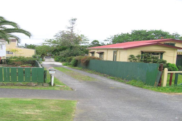 Photo of property in 2/30 Clayburn Road, Glen Eden, Auckland, 0602