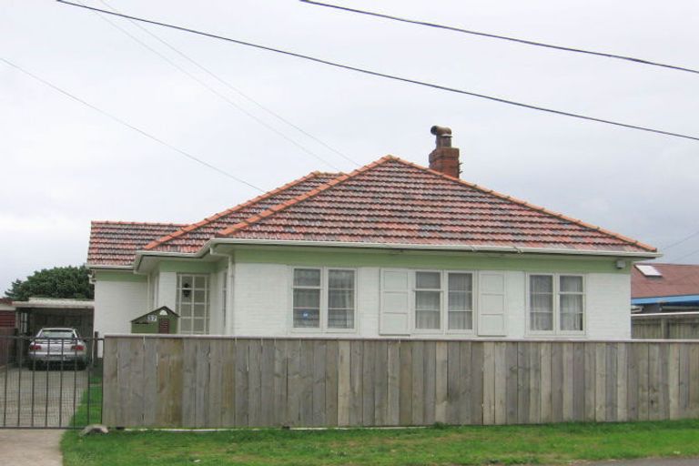 Photo of property in 37 Pirie Crescent, Moera, Lower Hutt, 5010