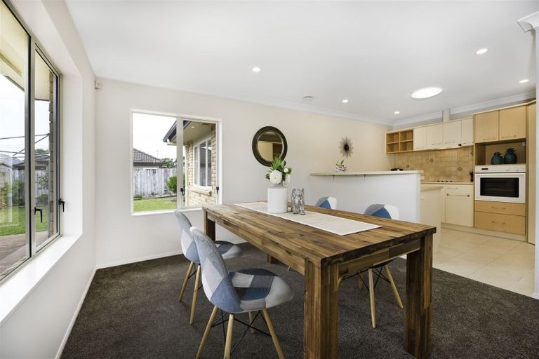 Photo of property in 15 Hillwell Drive, Henderson, Auckland, 0612