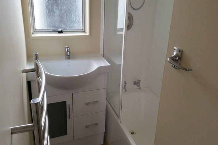 Photo of property in 2 Guiness Street, Avalon, Lower Hutt, 5011