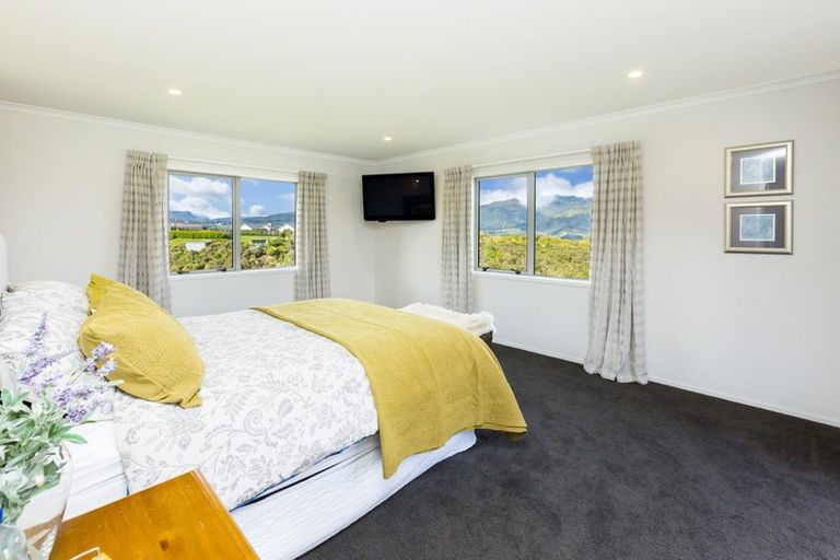 Photo of property in 33a Kenneth Gillies Way, Birchville, Upper Hutt, 5372