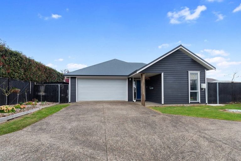 Photo of property in 14 Malbec Place, Huapai, Kumeu, 0810