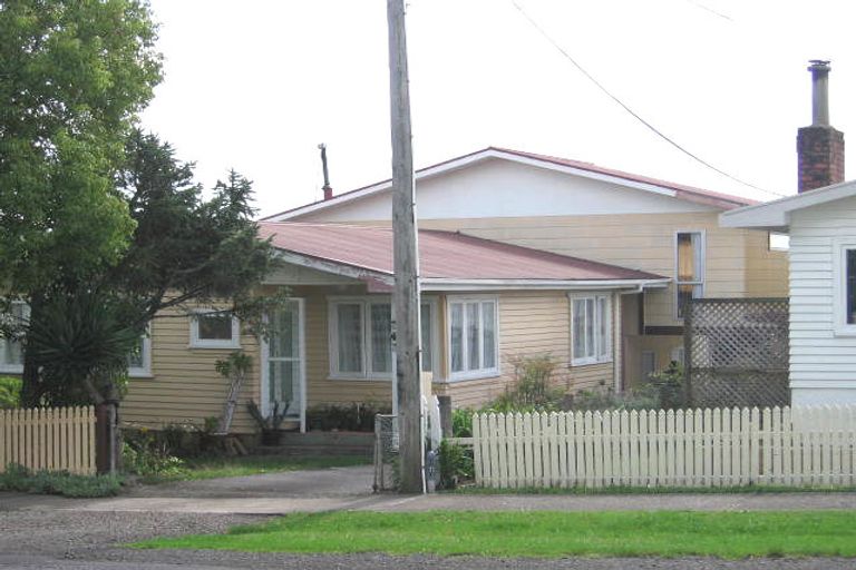 Photo of property in 243 Sturges Road, Henderson, Auckland, 0612